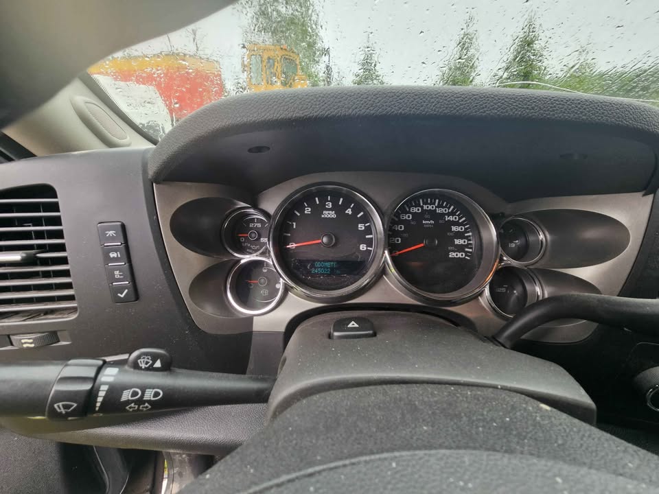 2010 Chevrolet Silverado 1500 LT 4x4 - Image 10