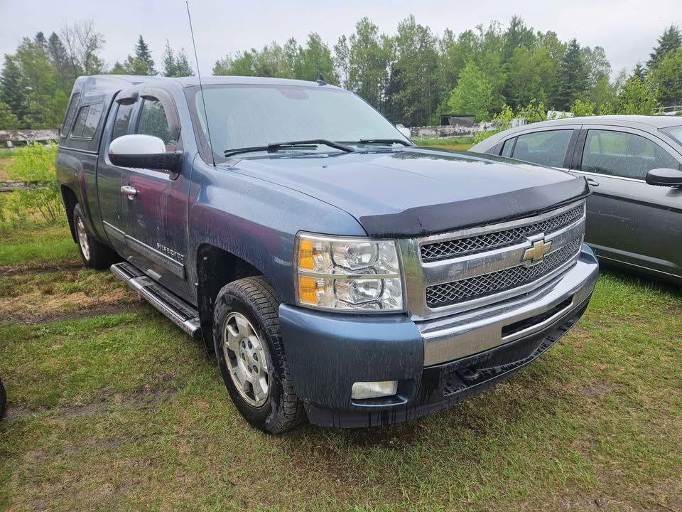 2010 Chevrolet Silverado 1500 LT 4x4 - Image 2