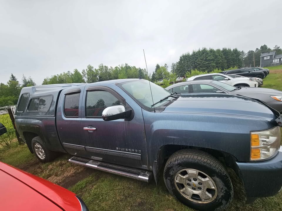 2010 Chevrolet Silverado 1500 LT 4x4 - Image 3