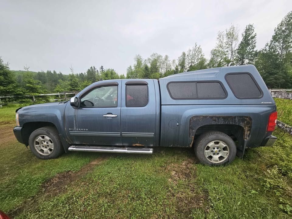 2010 Chevrolet Silverado 1500 LT 4x4 - Image 4