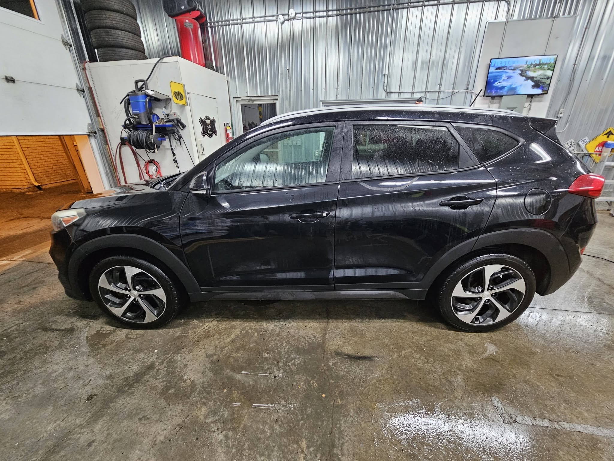 2016 Hyundai Tucson Premium 1.6L Turbo AWD - Image 3