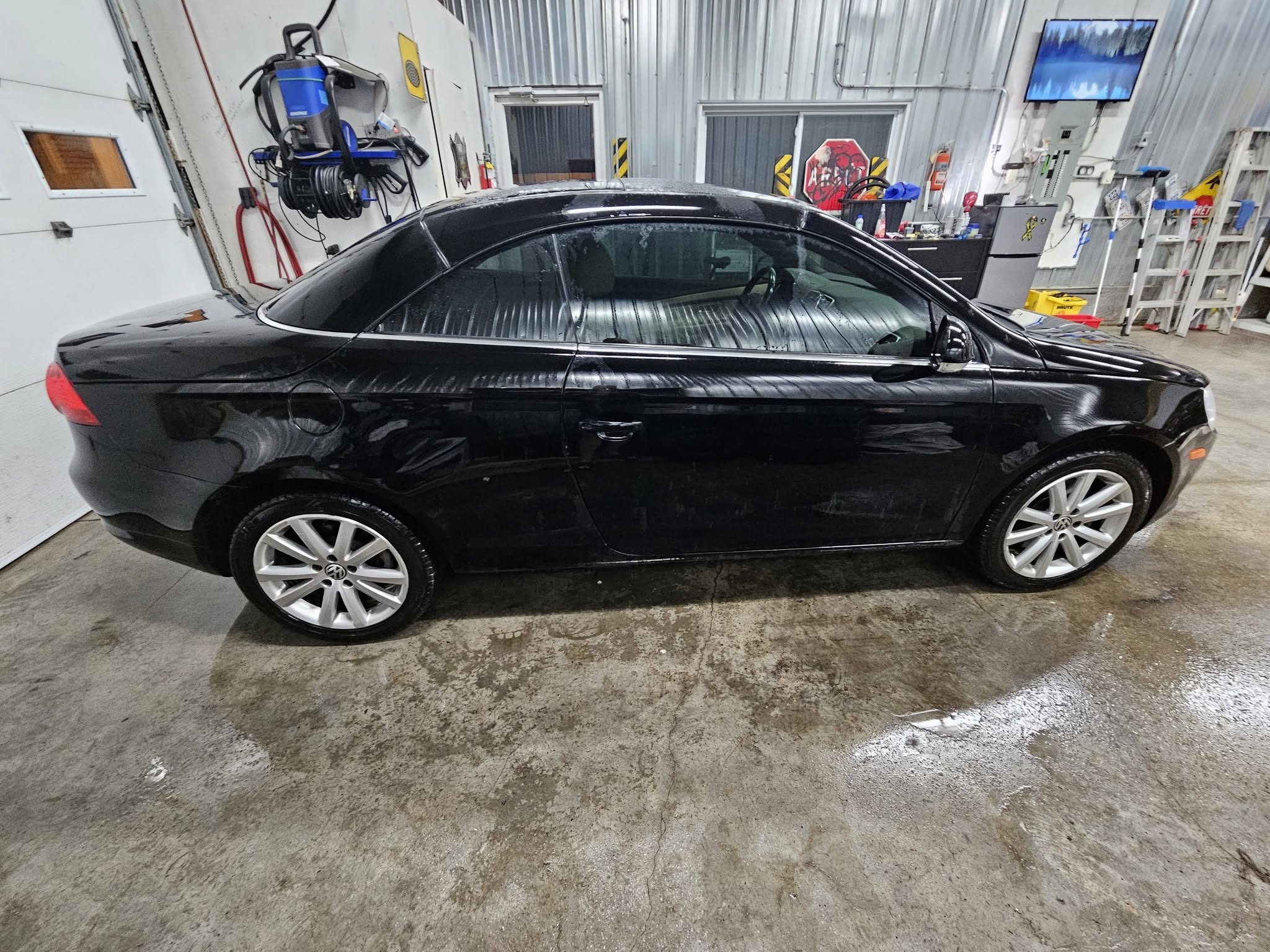 2007 Volkswagen Eos 2.0T Cabriolet - Image 4