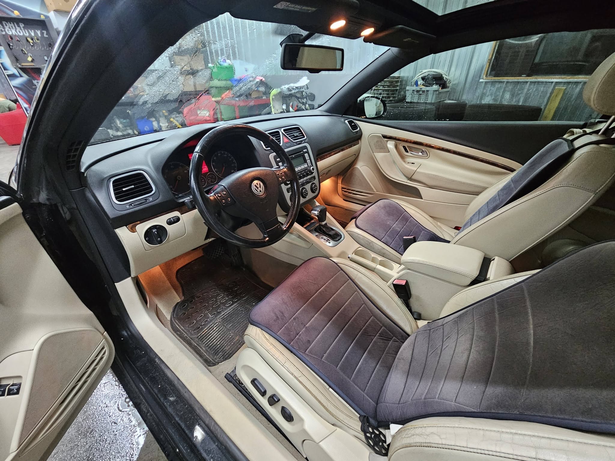 2007 Volkswagen Eos 2.0T Cabriolet - Image 6