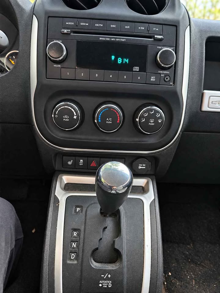 2014 Jeep Compass North - Image 11