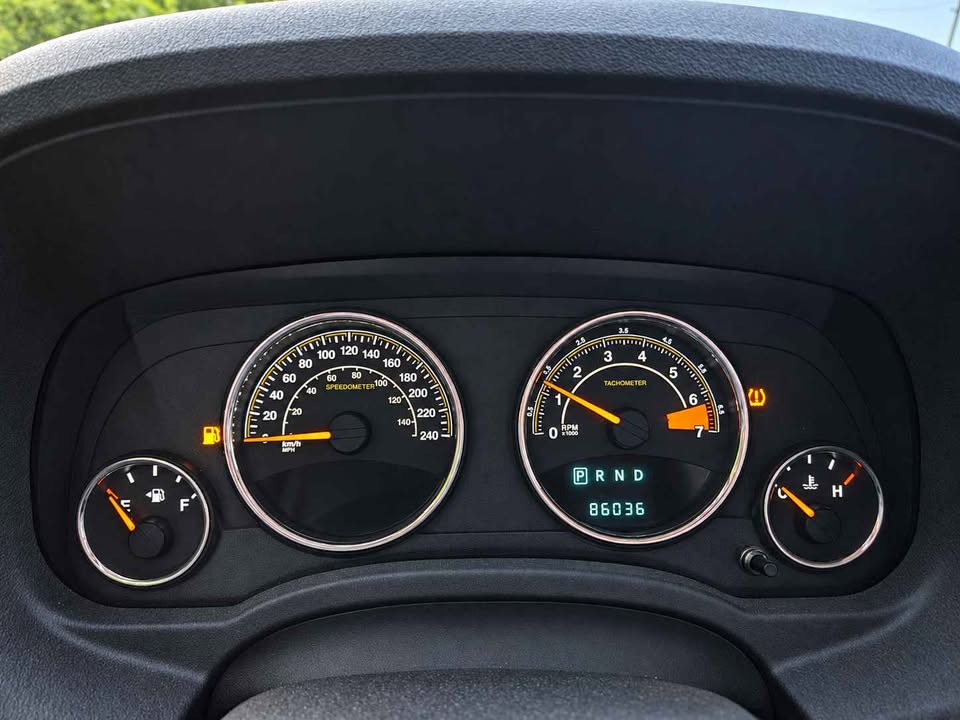 2014 Jeep Compass North - Image 12